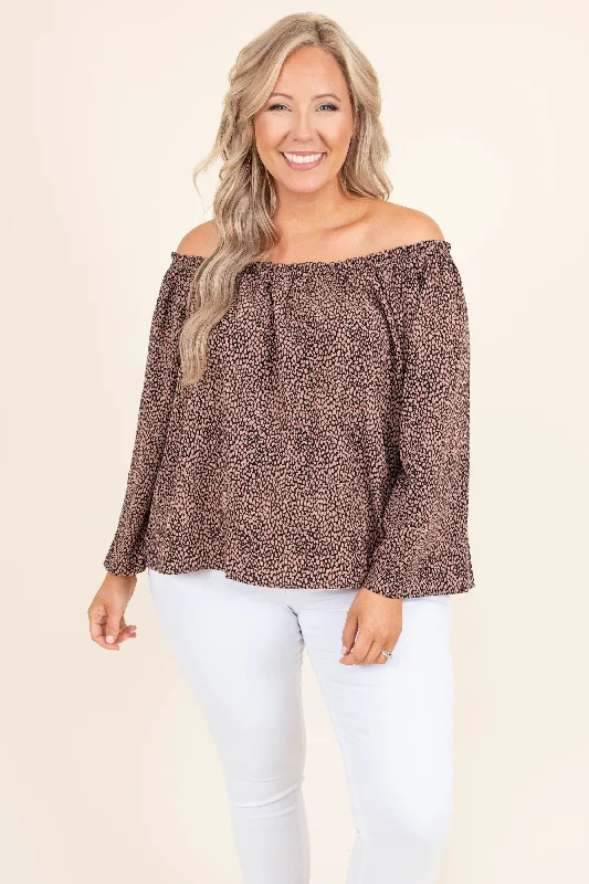 women's tops for those who want to make a fashion statementDowntown Dreams Top, Brown